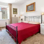 Old Town Apartment *